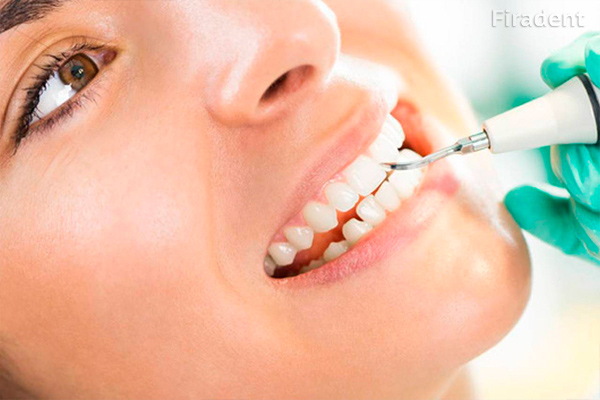 Первый этап комплексной чистки зубов
